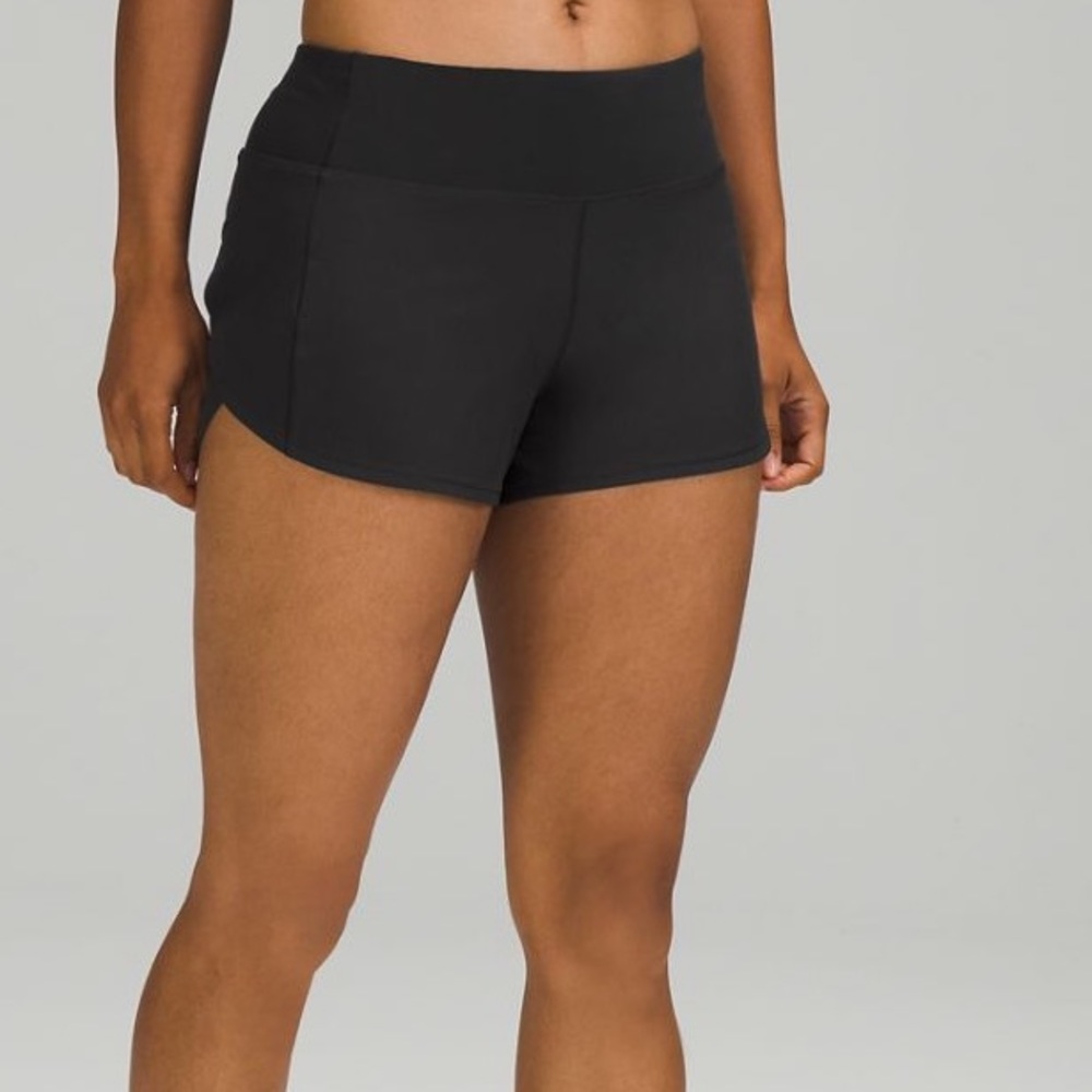 Lululemon Speed Up Mid-Rise Short 4”.